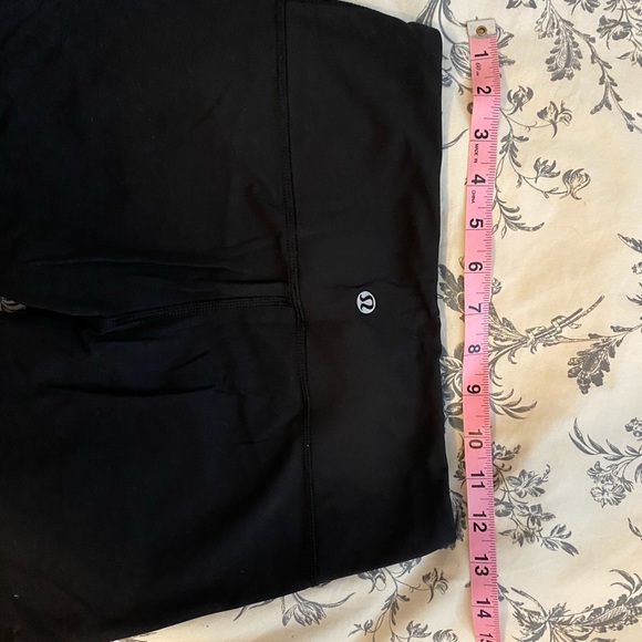 Lululemon mid-rise Black legging 25’ cropped - Picture 2 of 5